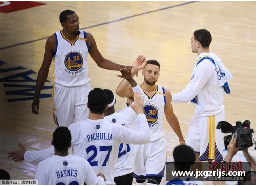 天天中彩票4比1!勇士主场夺得NBA总冠军库里杜兰特合砍73分-体坛+ - 副本 (2)